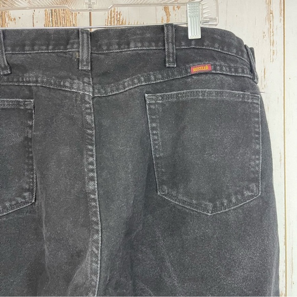 Rustler, Relaxed Fit Black Jeans. Size 42x30. In excellent condition! - Picture 4 of 6